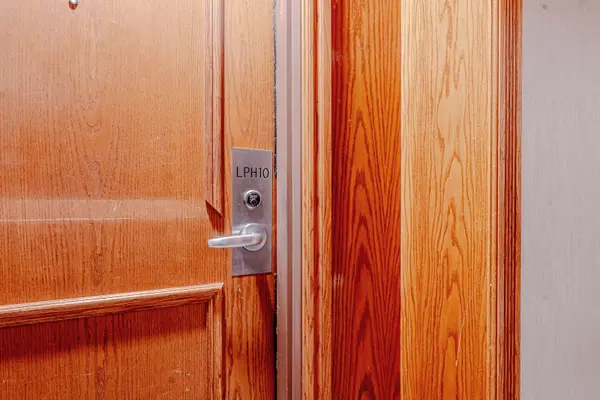 23 Lorraine DR #LPH10, Toronto C07, ON M2N 6Z6