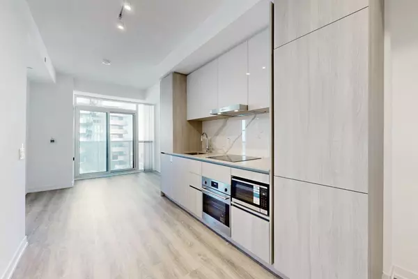 Vaughan, ON L4K 0R2,8 Interchange WAY #5301