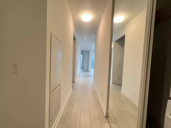 Vaughan, ON L4K 0J5,5 Buttermill AVE #2609