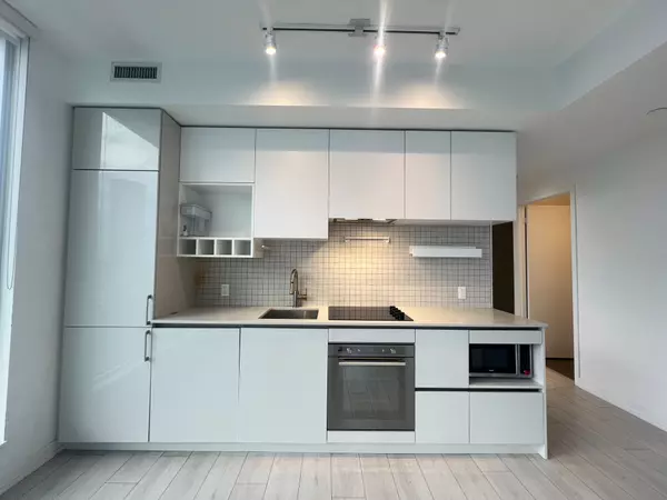 Vaughan, ON L4K 0J5,5 Buttermill AVE #2609