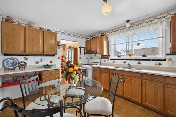 2305 Delkus CRES, Mississauga, ON L5A 1K8