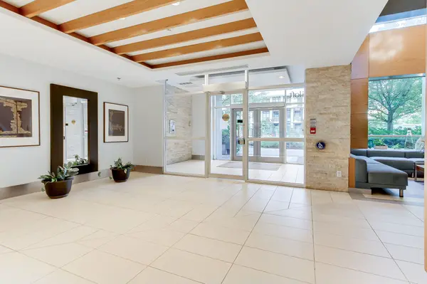 165 Legion RD N #2723, Toronto W06, ON M8Y 0B3