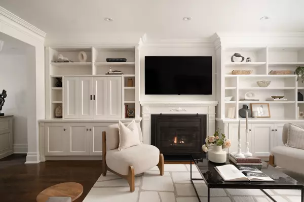 37 Wilgar RD, Toronto, ON M8X 1J6