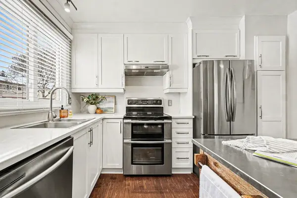 Blackburn Hamlet, ON K1B 4Y8,2003 Falkirk CRES #61