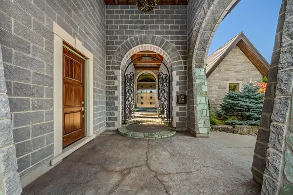 Puslinch, ON N0B 2J0,35 Daymond DR