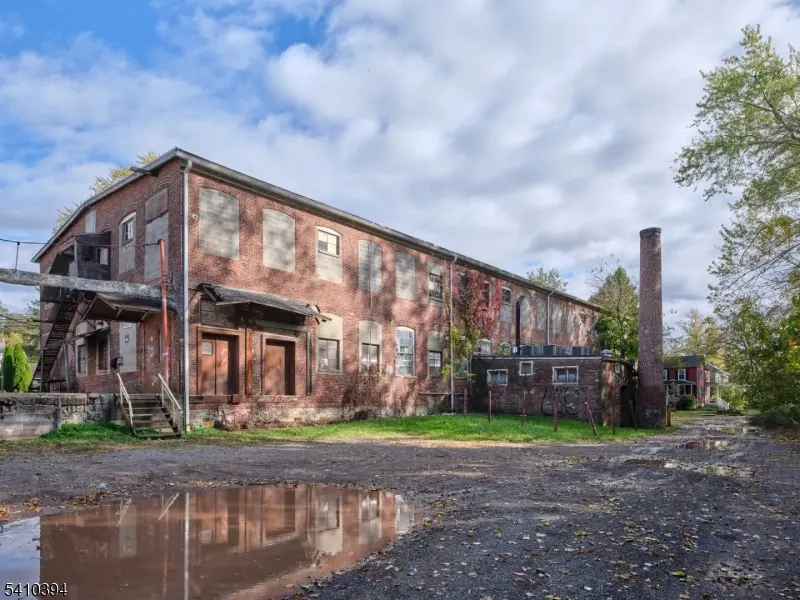 3 6Th St, Frenchtown Boro, NJ 08825