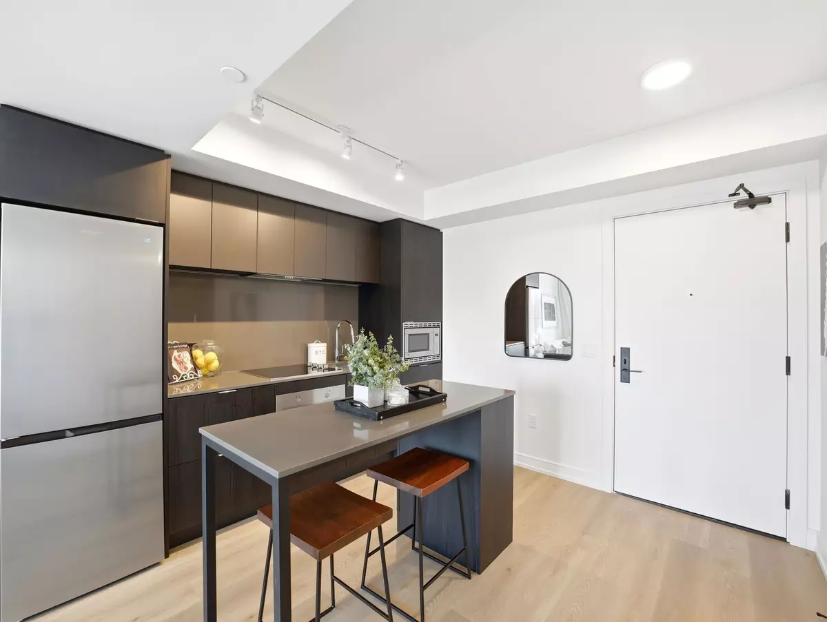 Hamilton, ON L8R 3J2,1 Jarvis ST #912