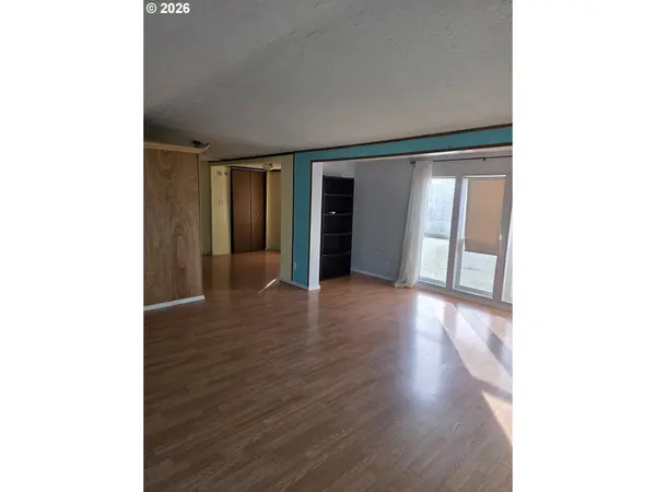 463 SE GREGORY DR, Winston, OR 97496