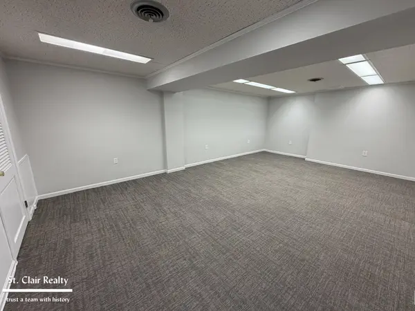 531 N Riverside AVE, St Clair, MI 48079