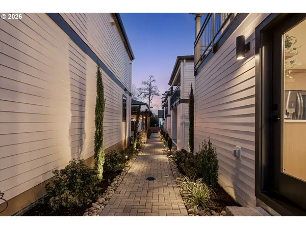 205 E AVE, Lake Oswego, OR 97034