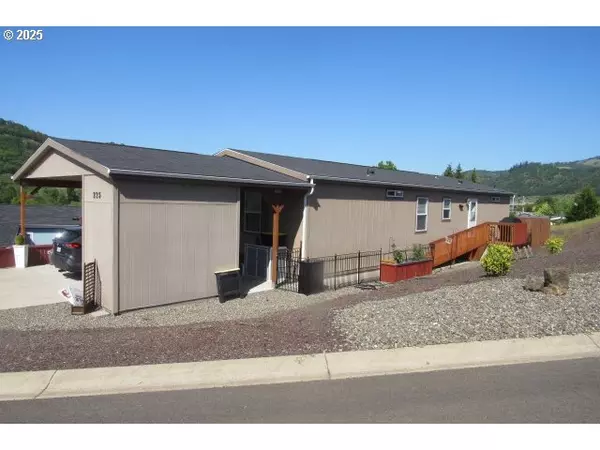 Roseburg, OR 97471,225 NESTUCCA LN