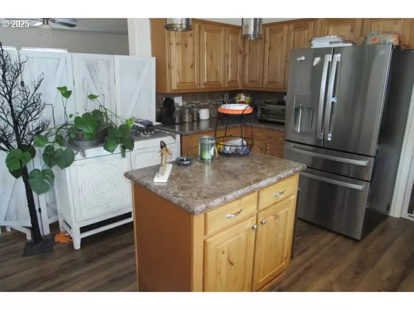 Roseburg, OR 97471,225 NESTUCCA LN