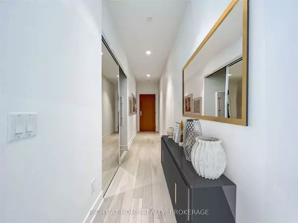 Toronto C01, ON M4Y 1A1,7 Grenville ST #522&622