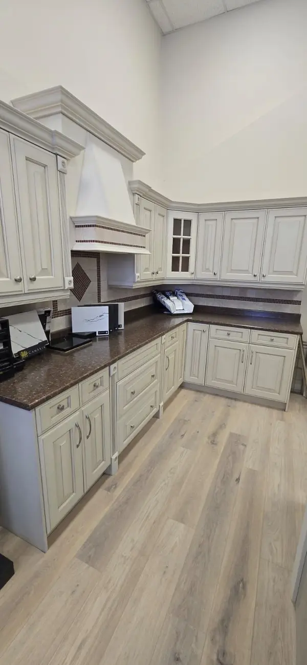 3505 Laird RD ##5, Mississauga, ON L5L 5Y7