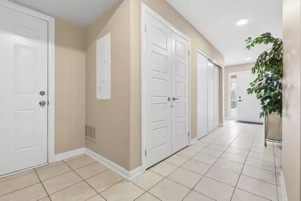 Milton, ON L9T 8M7,165 Hampshire WAY #134