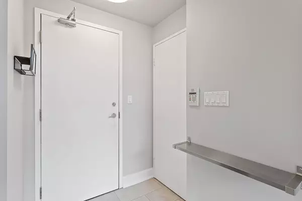 Toronto W06, ON M8Y 3Y9,200 Manitoba ST #103