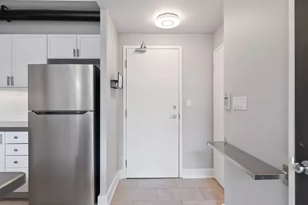 Toronto W06, ON M8Y 3Y9,200 Manitoba ST #103