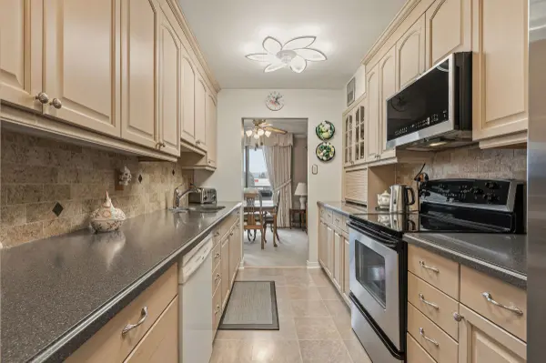 2055 Upper Middle RD #407, Burlington, ON L7P 3P4