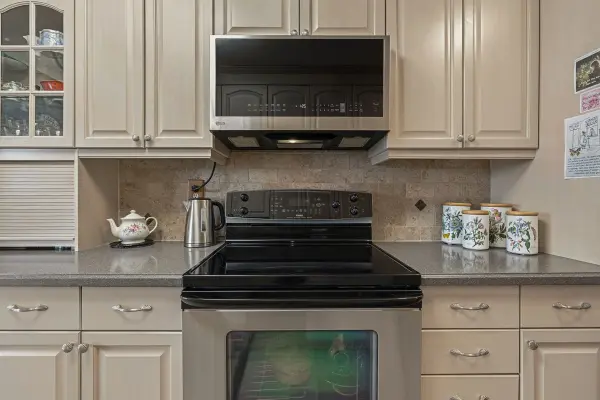 2055 Upper Middle RD #407, Burlington, ON L7P 3P4