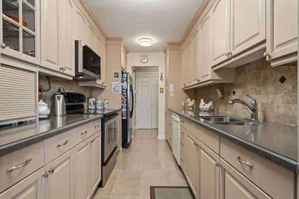 2055 Upper Middle RD #407, Burlington, ON L7P 3P4