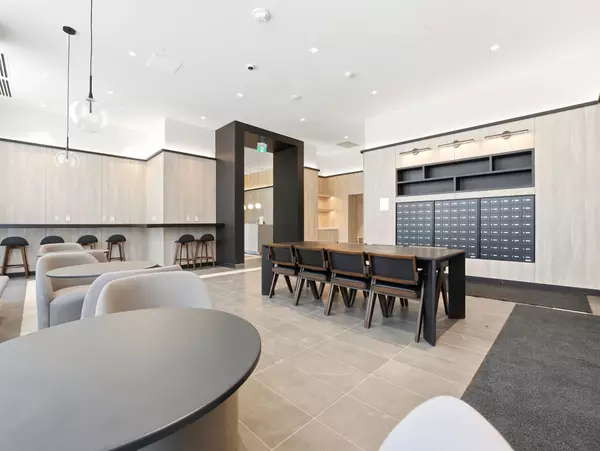 Hamilton, ON L8R 3J2,1 Jarvis ST #912