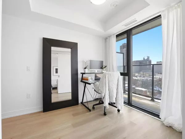 Hamilton, ON L8R 3J2,1 Jarvis ST #912