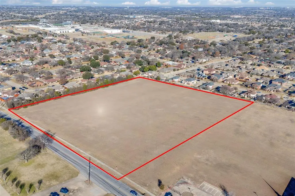 221 W Parkerville Road, Desoto, TX 75115