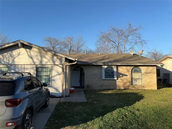 1733 Continental Drive,  Blue Mound,  TX 76131
