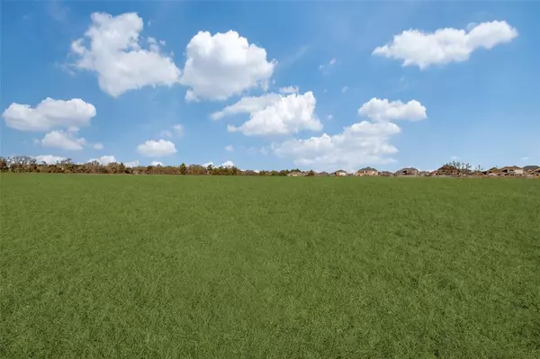 221 W Parkerville Road, Desoto, TX 75115