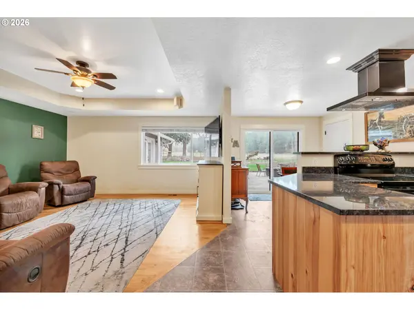 40593 LITTLE FALL CREEK RD, Fall Creek, OR 97438