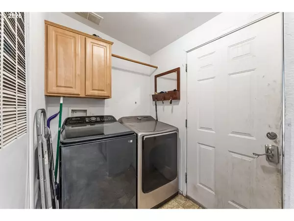 Winston, OR 97496,265 SE GRAPE AVE