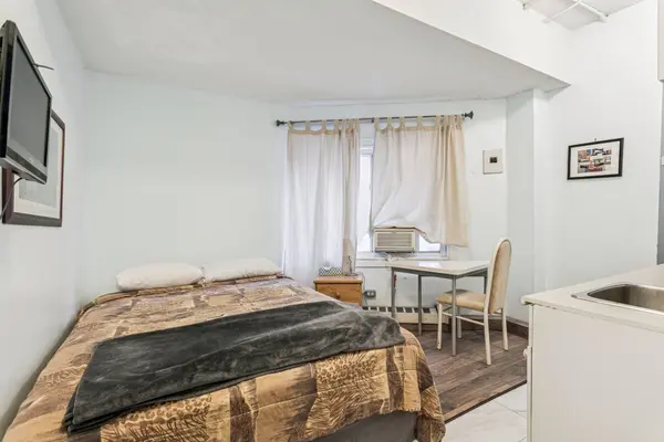 137 Jarvis ST, Toronto C08, ON M5C 2H6