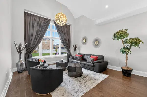 29 Secret Garden CT, Vaughan, ON L4H 4N6