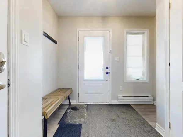 Aurora, ON L4G 0Y3,60 Stocks LN