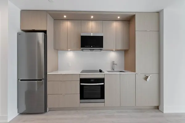 Toronto, ON M9A 0E5,25 Cordova AVE #413