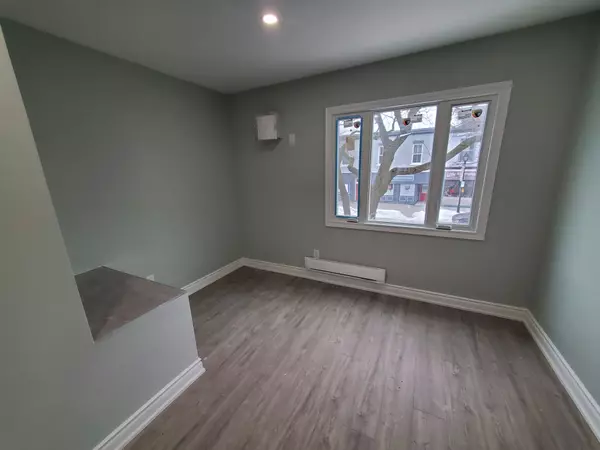 Cobourg, ON K9A 1K7,18 King ST E #3