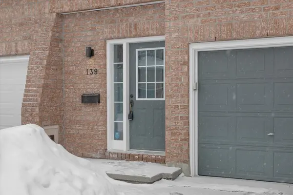 139 Sawmill Private, Billings Bridge - Riverside Park And Area, ON K1V 2E1