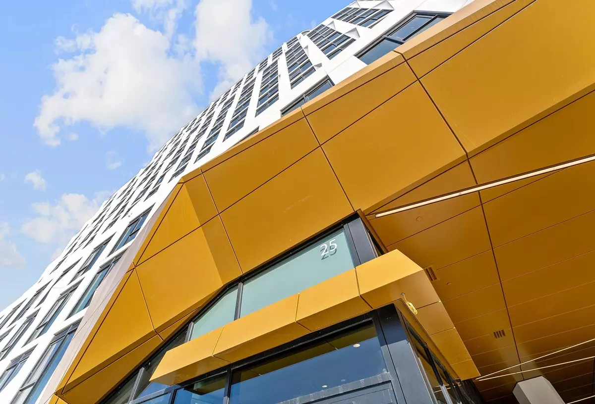 Toronto, ON M9A 0E5,25 Cordova AVE #703