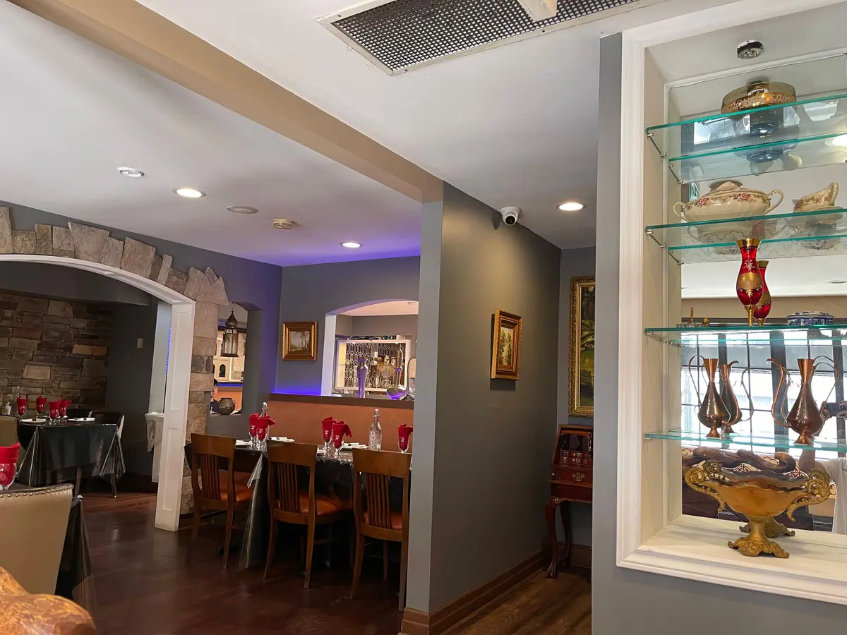 111 Trafalgar RD, Oakville, ON L6J 3G3