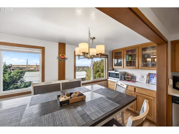 88426 2ND AVE, Florence, OR 97439