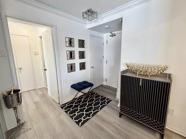 Barrie, ON L4N 7R6,75 Ellen ST #704