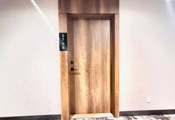 Toronto W06, ON M8Y 0C7,251 Manitoba ST #2706