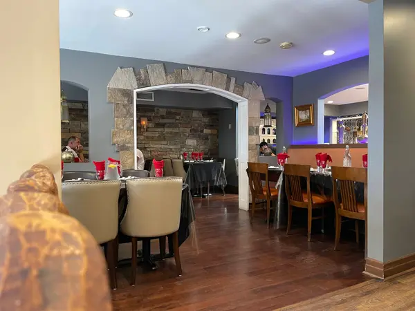 111 Trafalgar RD, Oakville, ON L6J 3G3