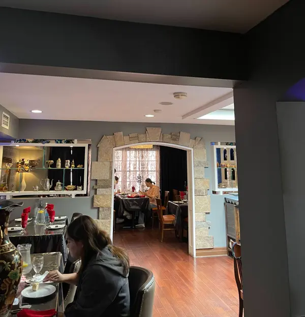 111 Trafalgar RD, Oakville, ON L6J 3G3