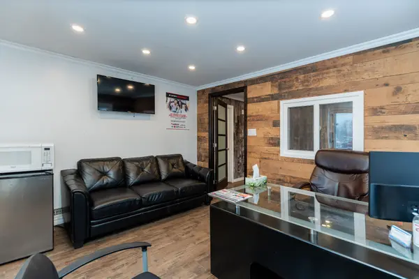 4 Beaumont CRES, Guelph, ON N1E 6A7