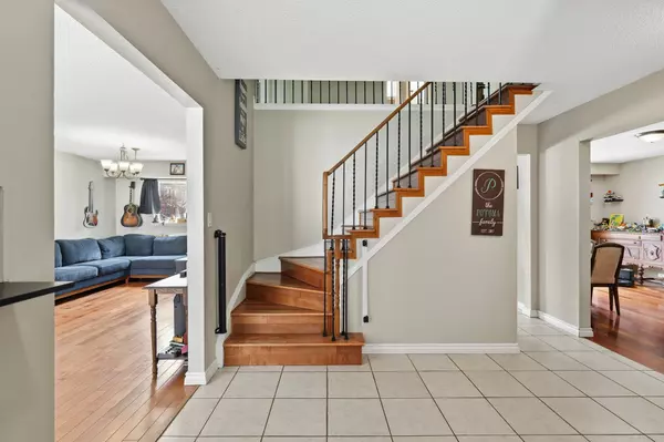 Brantford, ON N3T 5Z6,17 Strawberry LN