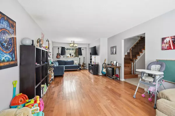 Brantford, ON N3T 5Z6,17 Strawberry LN