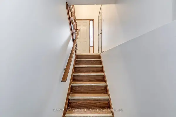 27 Gilcrest ST, Hamilton, ON L9C 7G9