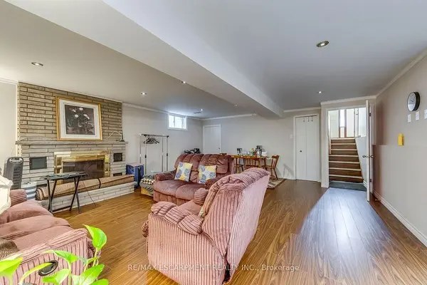 27 Gilcrest ST, Hamilton, ON L9C 7G9