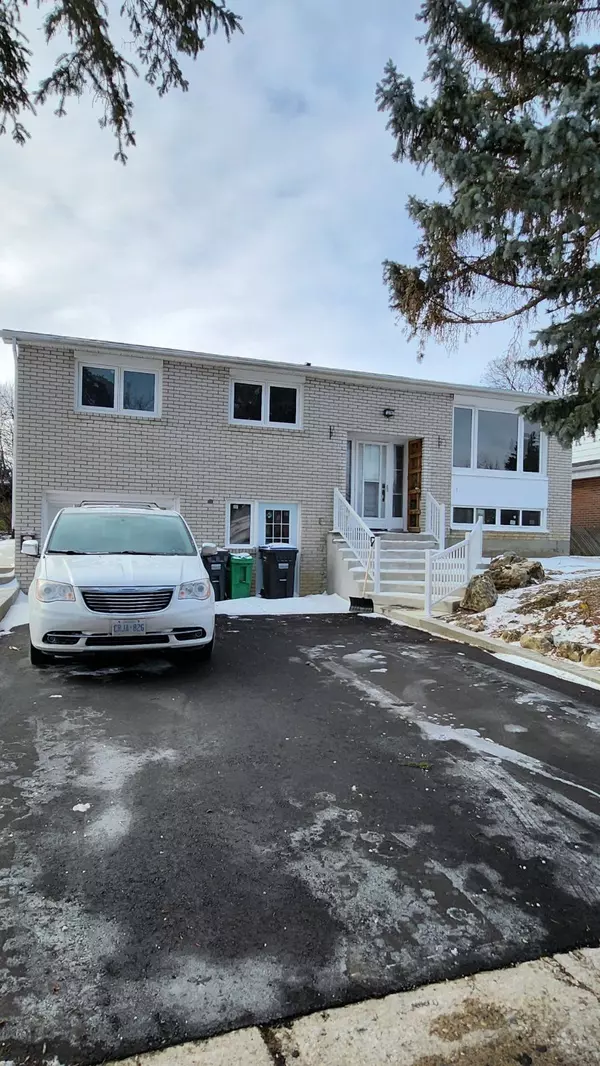 219 Mcmurchy AVE #Main, Brampton, ON L6Y 1Z2